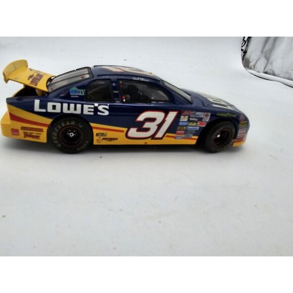 VTG 1998 Revell Lowe’s Mike Skinner #31 Chevrolet Monte Carlo - Picture 11 of 11